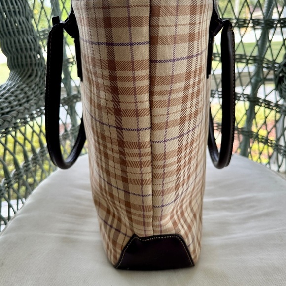 LIZ CLAIBORNE, TOTE BAG IN PLAID FABRIC PATTERN, DOUBLE SHOULDER STRAPS. - Picture 5 of 12